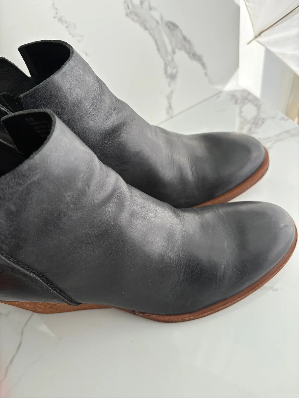 Kork-Ease sz 6.5 Chandra Black Leather Ankle Bootie Boot Zip-up